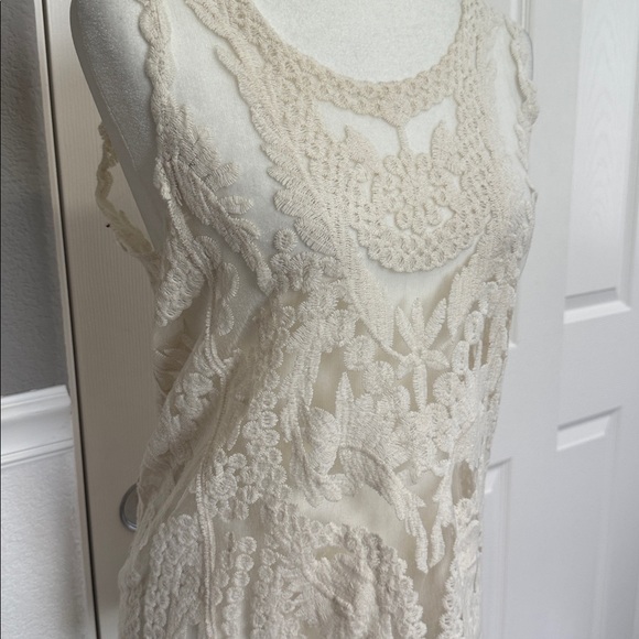 Charming Charlie Ivory Floral Lace sleeveless Blouse - Medium - Picture 3 of 5